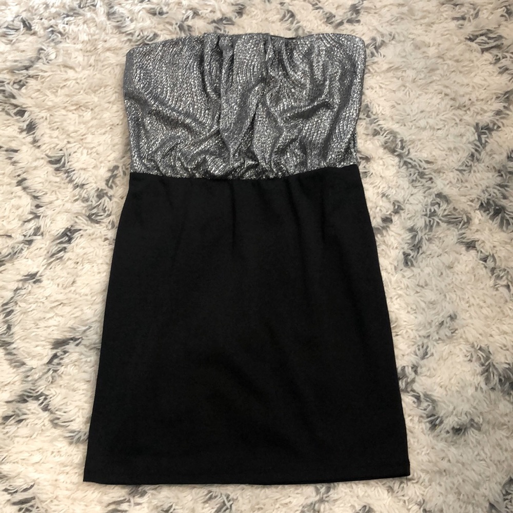 NWOT Forever 21 Silver/Black Shimmer Strapless Blouson Mini Dress Sz L